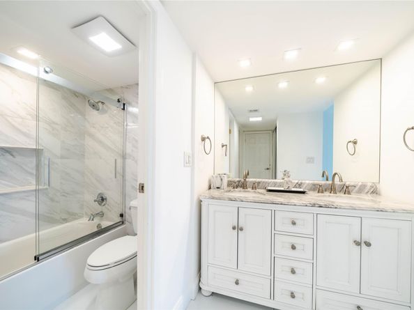 20379 W Country Club Dr 2234, Aventura FL 33180