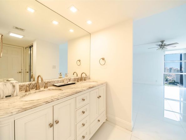 20379 W Country Club Dr 2234, Aventura FL 33180
