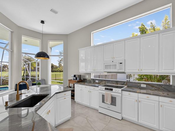6778 Oakmont Way, West Palm Beach FL 33412
