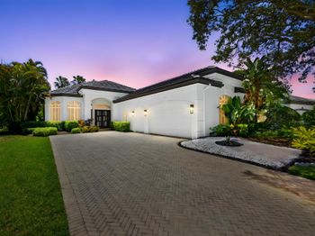 6778 Oakmont Way
