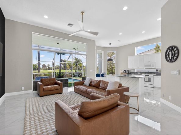 6778 Oakmont Way, West Palm Beach FL 33412