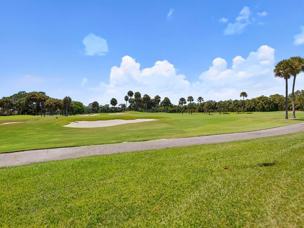 6778 Oakmont Way, West Palm Beach FL 33412
