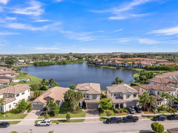 11330 SW 12th St, Pembroke Pines FL 33025