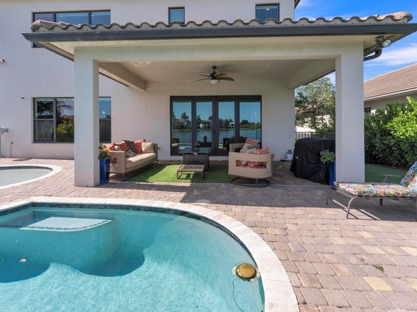 11330 SW 12th St, Pembroke Pines FL 33025