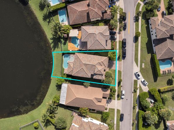 11330 SW 12th St, Pembroke Pines FL 33025