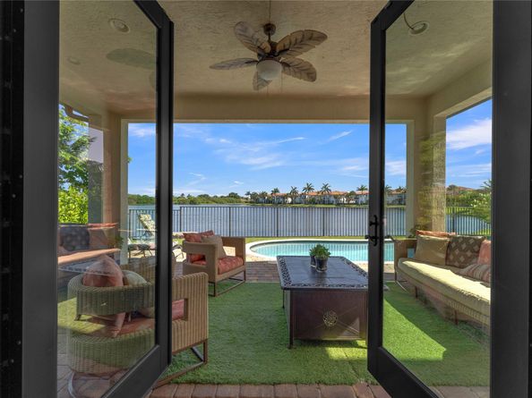 11330 SW 12th St, Pembroke Pines FL 33025