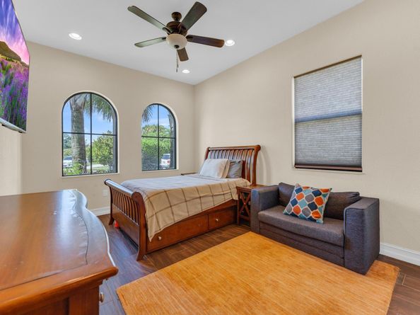 11330 SW 12th St, Pembroke Pines FL 33025