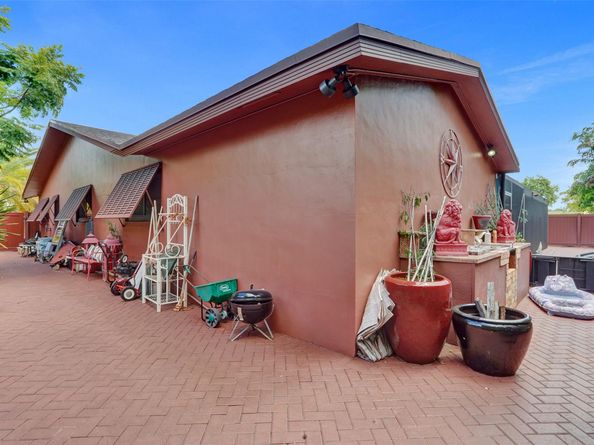 2116 NE 62nd St, Fort Lauderdale FL 33308