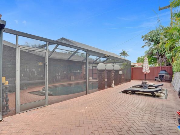 2116 NE 62nd St, Fort Lauderdale FL 33308