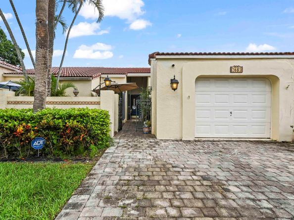 2683 Deer Creek Emerald Way, Deerfield Beach FL 33442
