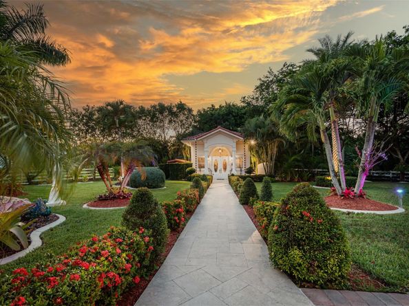 5801 Estates Dr, Southwest Ranches FL 33330