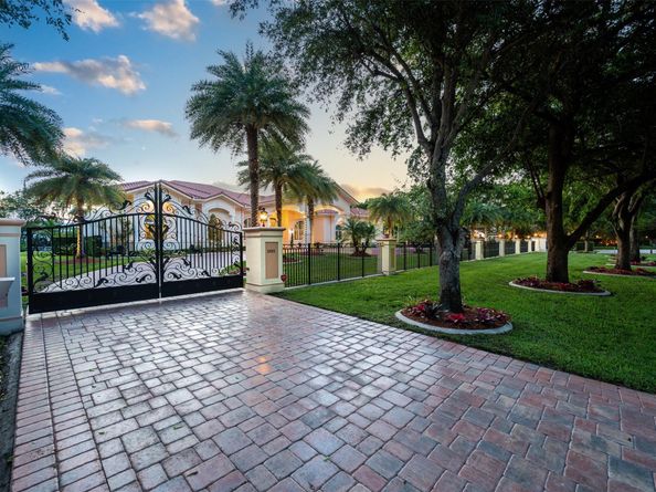 5801 Estates Dr, Southwest Ranches FL 33330