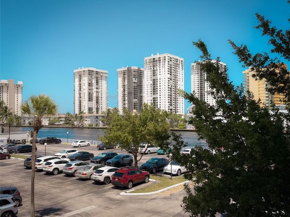 1000 Parkview Dr 319, Hallandale Beach FL 33009