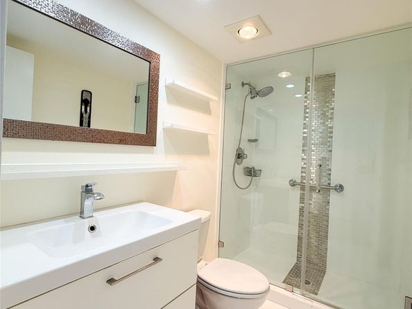 1000 Parkview Dr 319, Hallandale Beach FL 33009