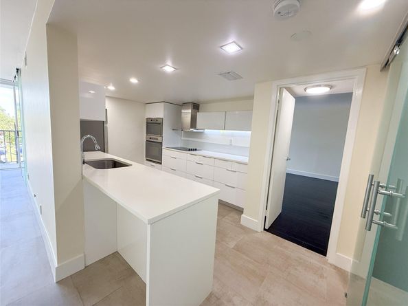 1000 Parkview Dr 319, Hallandale Beach FL 33009