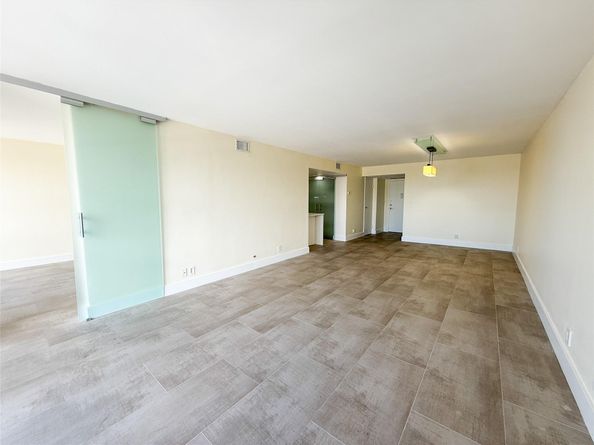 1000 Parkview Dr 319, Hallandale Beach FL 33009