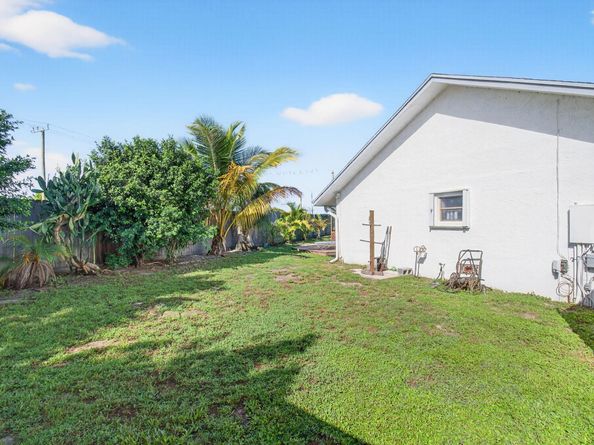 25 Cedar Circle, Boynton Beach FL 33436