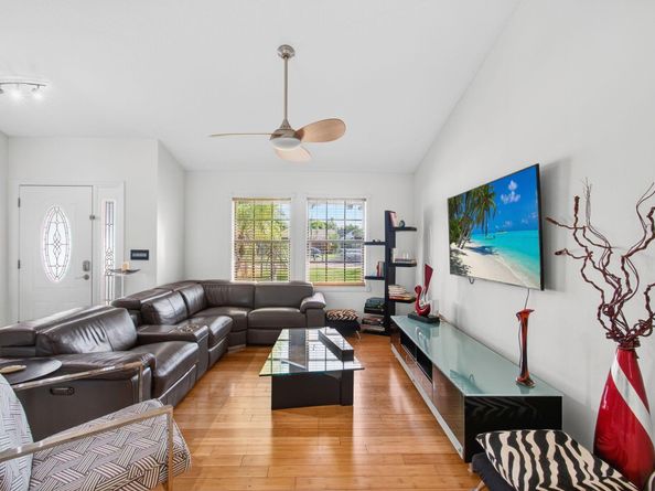 25 Cedar Circle, Boynton Beach FL 33436