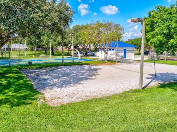25 Cedar Circle, Boynton Beach FL 33436