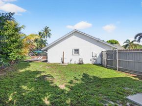 25 Cedar Circle, Boynton Beach FL 33436