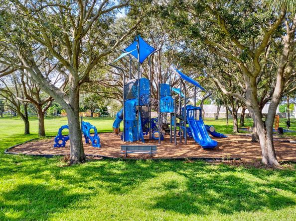 25 Cedar Circle, Boynton Beach FL 33436
