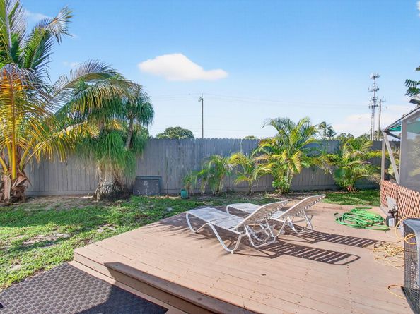 25 Cedar Circle, Boynton Beach FL 33436