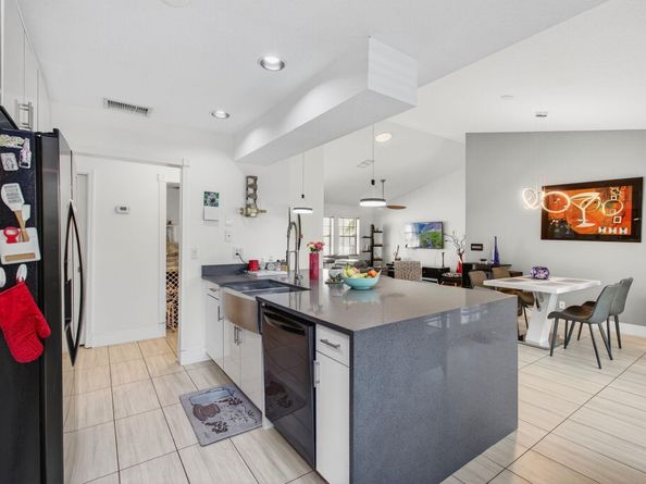 25 Cedar Circle, Boynton Beach FL 33436
