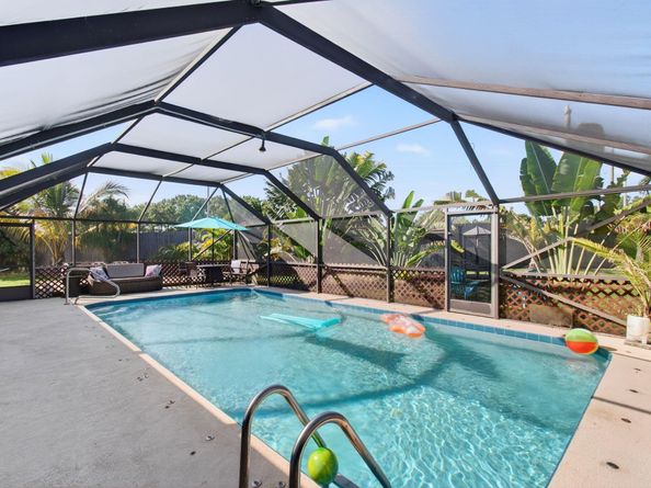 25 Cedar Circle, Boynton Beach FL 33436