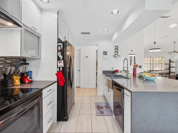 25 Cedar Circle, Boynton Beach FL 33436