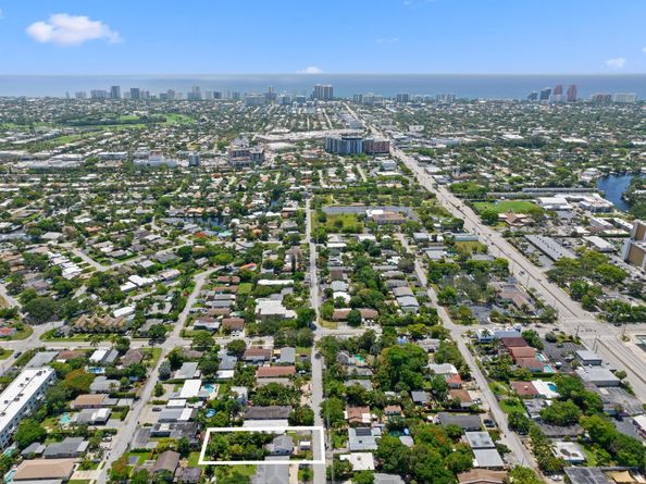 1561 NE 33rd Street, Oakland Park FL 33334