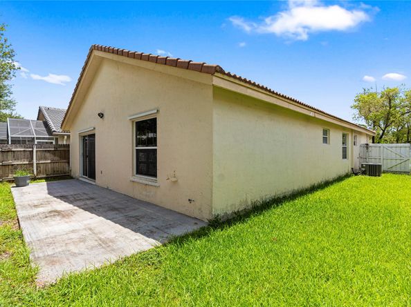 674 NW 183rd Way, Pembroke Pines FL 33029