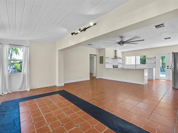 15 SE 13th Ave, Pompano Beach FL 33060