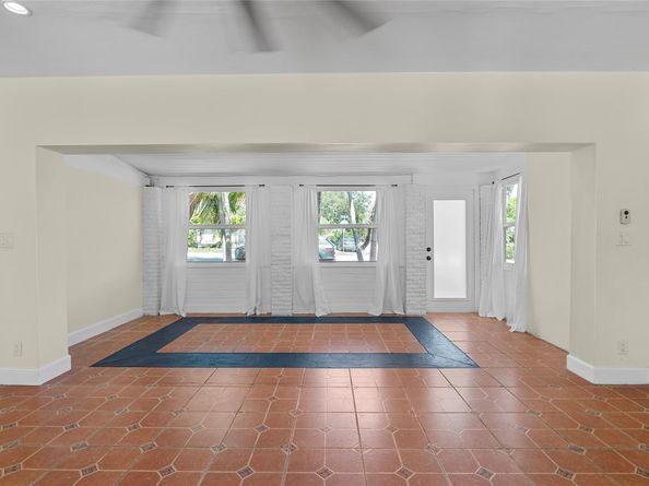 15 SE 13th Ave, Pompano Beach FL 33060