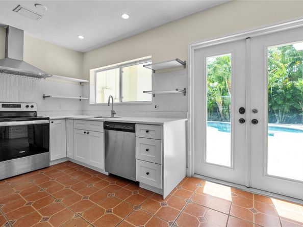 15 SE 13th Ave, Pompano Beach FL 33060