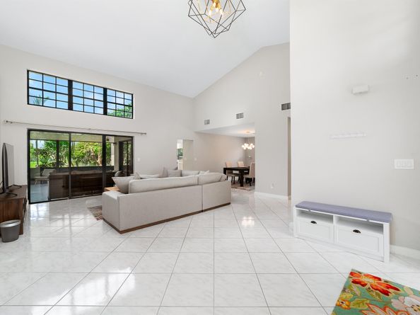 3136 Peachtree Circle, Davie FL 33328