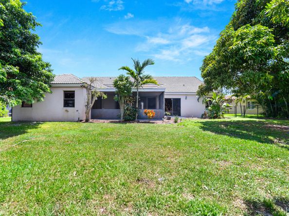 3136 Peachtree Circle, Davie FL 33328