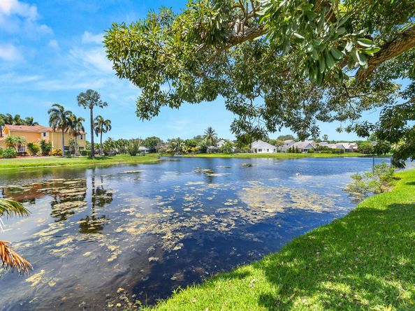 3136 Peachtree Circle, Davie FL 33328