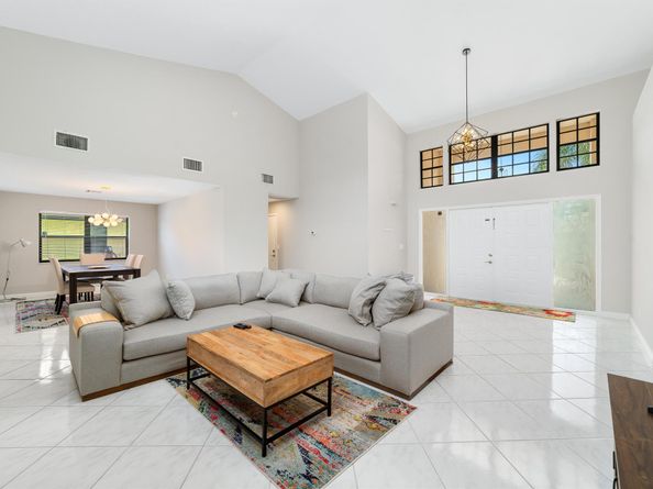 3136 Peachtree Circle, Davie FL 33328