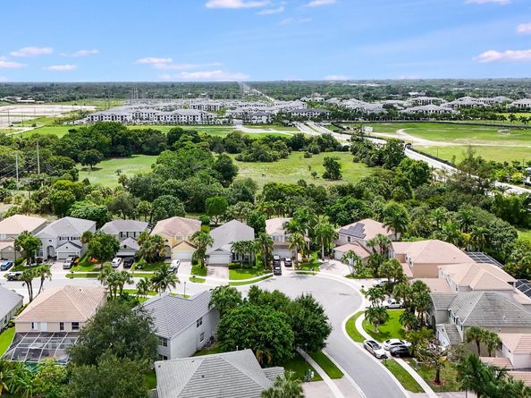 212 Kensington Way, Royal Palm Beach FL 33414