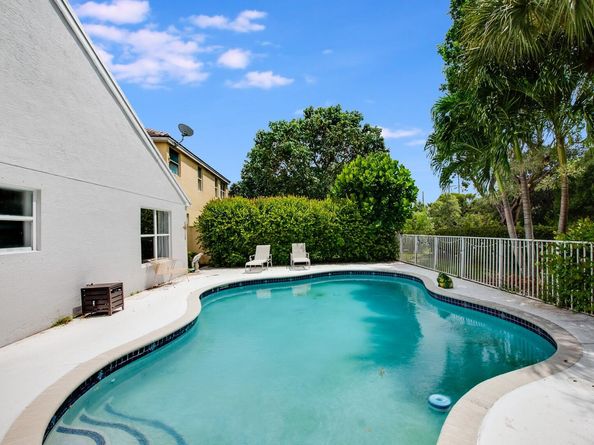 212 Kensington Way, Royal Palm Beach FL 33414