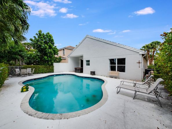 212 Kensington Way, Royal Palm Beach FL 33414