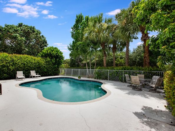 212 Kensington Way, Royal Palm Beach FL 33414