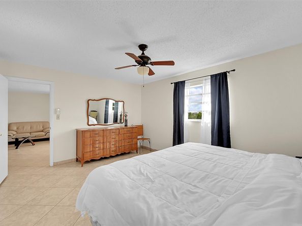 4000 NW 44th Ave 401, Lauderdale Lakes FL 33319