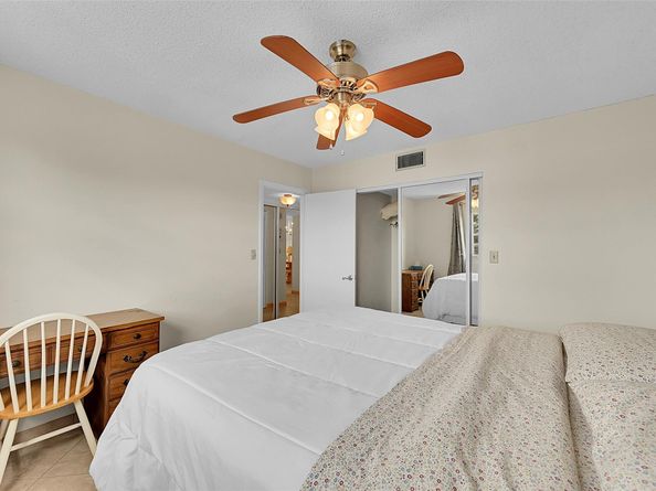 4000 NW 44th Ave 401, Lauderdale Lakes FL 33319