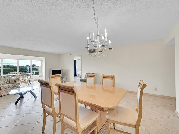 4000 NW 44th Ave 401, Lauderdale Lakes FL 33319