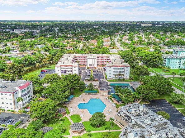 4000 NW 44th Ave 401, Lauderdale Lakes FL 33319