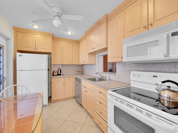4000 NW 44th Ave 401, Lauderdale Lakes FL 33319
