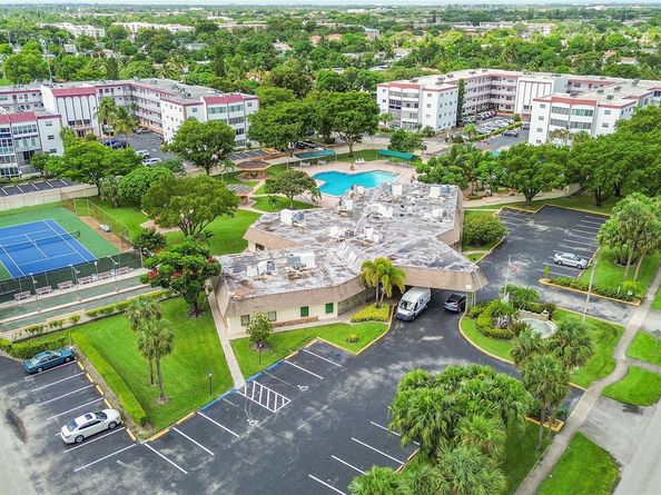 4000 NW 44th Ave 401, Lauderdale Lakes FL 33319