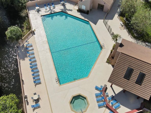 9831 NW 2nd St, Plantation FL 33324