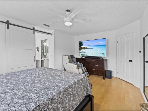 9831 NW 2nd St, Plantation FL 33324